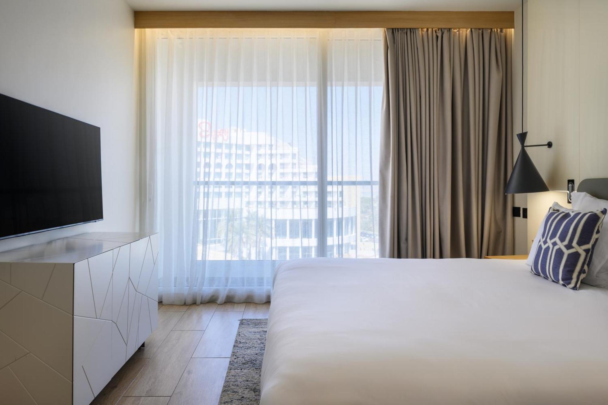 Nevo By Isrotel Collection Ein Bokek Dış mekan fotoğraf A bedroom at the Hilton San Diego Bayfront