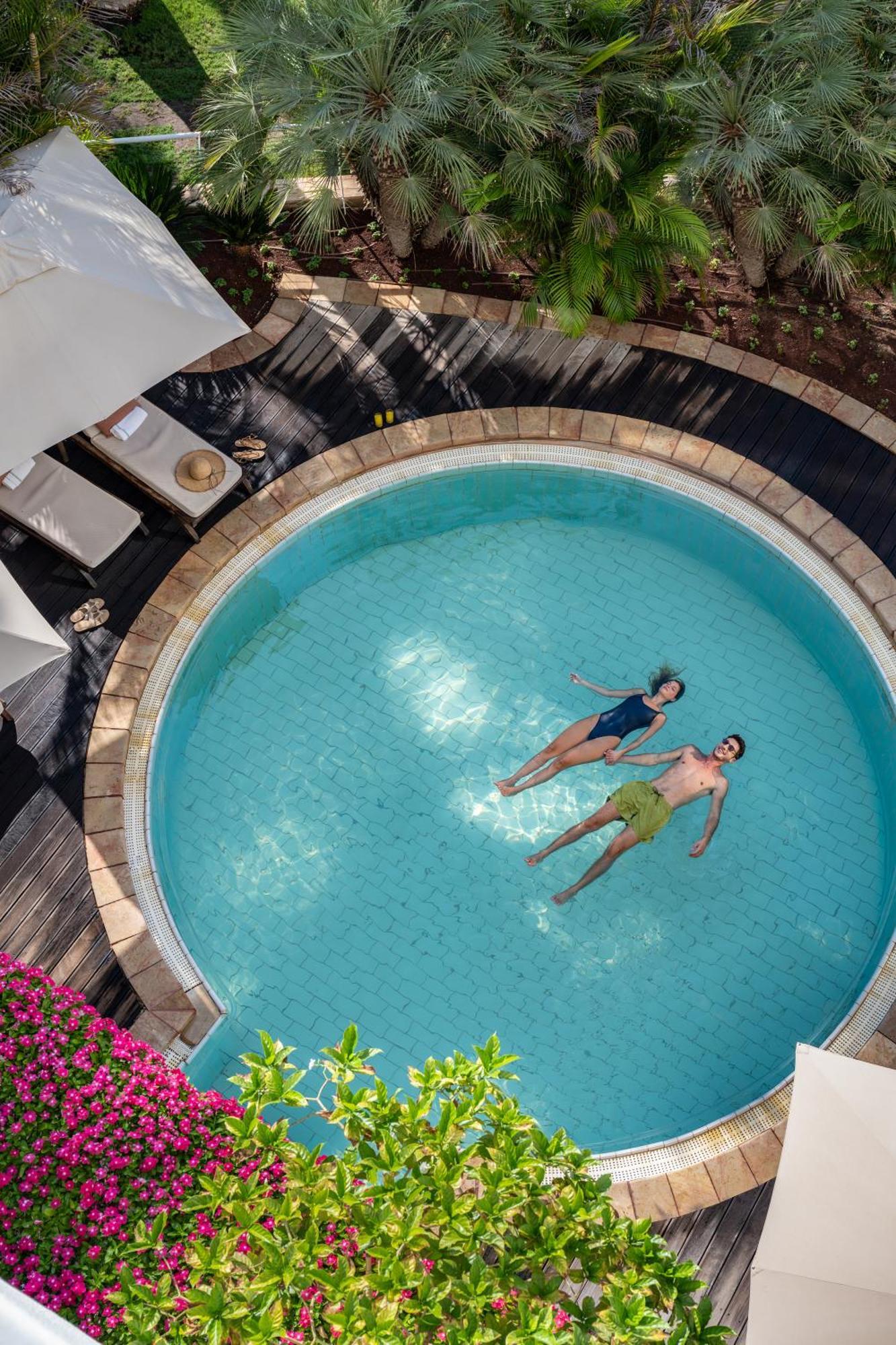 Nevo By Isrotel Collection Ein Bokek Dış mekan fotoğraf The swimming pool at the hotel