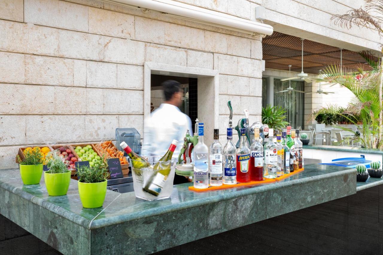 Nevo By Isrotel Collection Ein Bokek Dış mekan fotoğraf A bar at a hotel