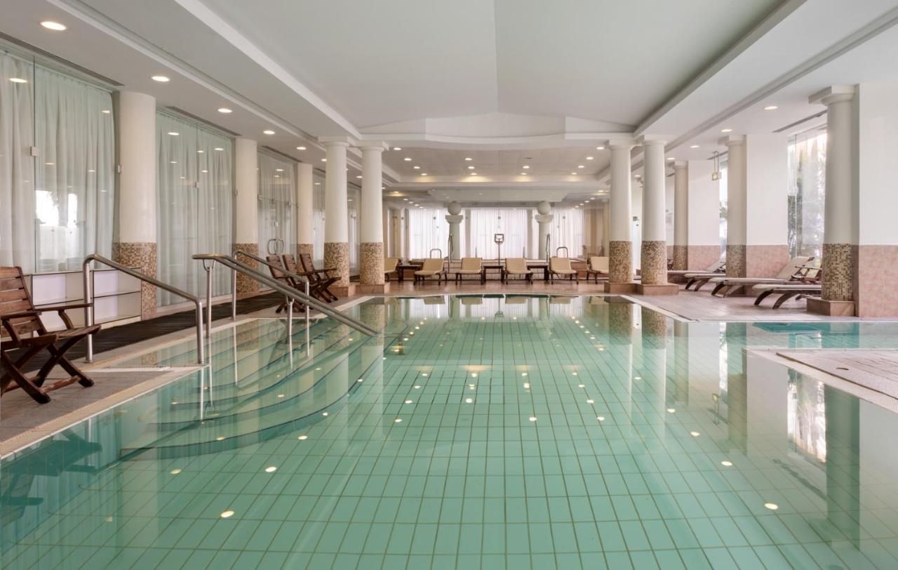 Nevo By Isrotel Collection Ein Bokek Dış mekan fotoğraf The swimming pool at the hotel